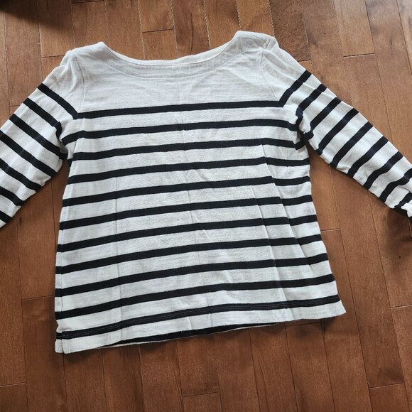 3/$15 SALE!!!  😎 Loft kit sweater - Picture 1 of 2